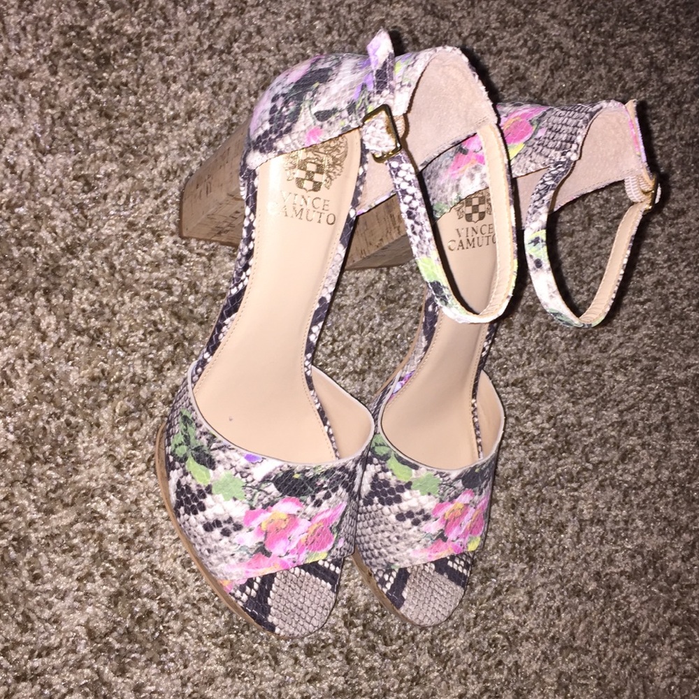 Vince Camuto snakeskin/flowered print heels